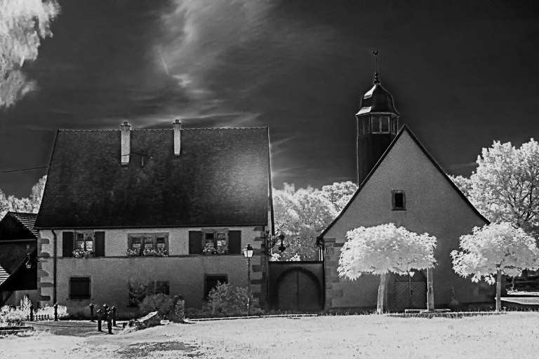 Chapelle--Alsace-1--NB-Infrarouge-w